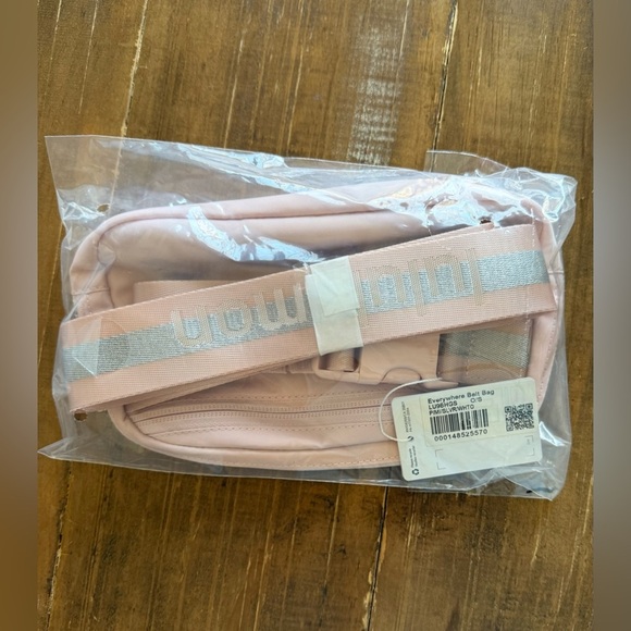 Lululemon Everywhere Belt Bag 1L Wordmark Pink Mist/Silver/White Opal Fanny Pack - Picture 13 of 16